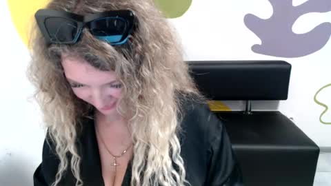 Snapshot of luxdonna chatting on 07/06/26, 11:51 Donna online show from 07/06/26, 11:51