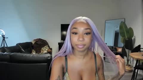 Snapshot of luxedollxoxo chatting on 09/16/25, 04:13 LUXE DOLL online show from 09/16/25, 04:13