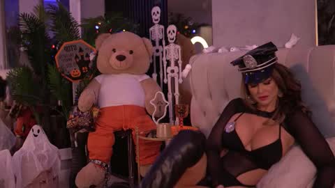 Snapshot of luxennoir chatting on 11/01/25, 06:37 luxennoir online show from 11/01/25, 06:37