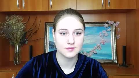 Vivienne online show from 03/31/26, 12:27