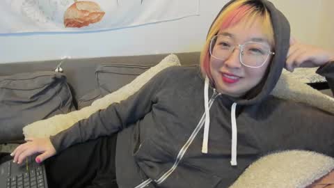 Snapshot of luxgray chatting on 12/13/24, 01:04 LuxGray online show from 12/13/24, 01:04