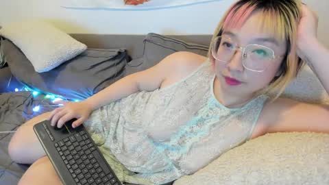 Snapshot of luxgray chatting on 12/25/24, 03:18 LuxGray online show from 12/25/24, 03:18