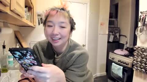 Snapshot of luxgray chatting on 12/30/24, 02:53 LuxGray online show from 12/30/24, 02:53