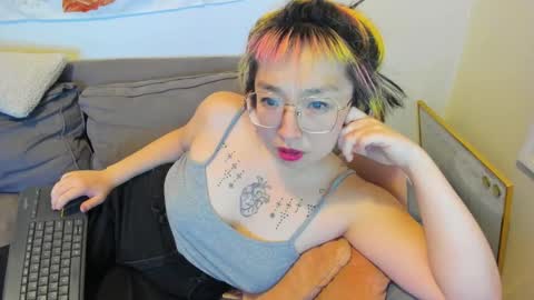 Snapshot of luxgray chatting on 12/31/24, 02:51 LuxGray online show from 12/31/24, 02:51