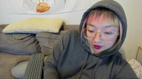 Snapshot of luxgray chatting on 02/01/25, 01:12 LuxGray online show from 02/01/25, 01:12