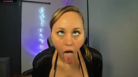 Snapshot of luxiana_sexy chatting on 06/12/26, 10:19 LUXIANA SEXY online show from 06/12/26, 10:19