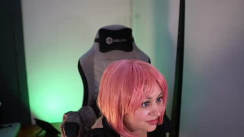 Snapshot of luxiana_sexy chatting on 07/10/26, 10:01 LUXIANA SEXY online show from 07/10/26, 10:01