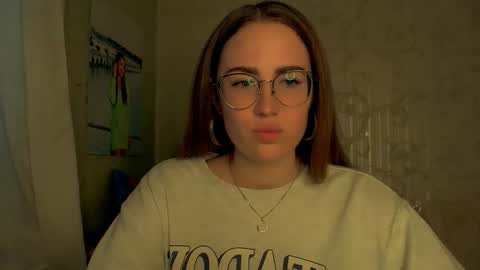 Snapshot of luxie_queen chatting on 04/18/26, 05:17 Katie online show from 04/18/26, 05:17