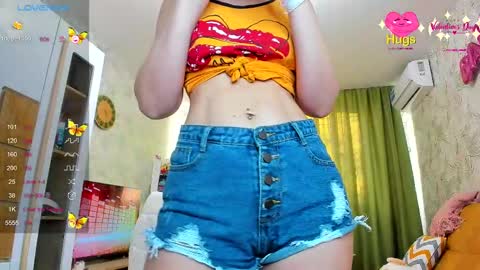 Snapshot of luxiehorny chatting on 02/13/25, 02:09 Lucie online show from 02/13/25, 02:09