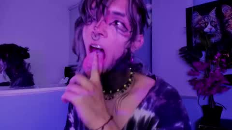 Luxiel 3 online show from 11/12/25, 10:41