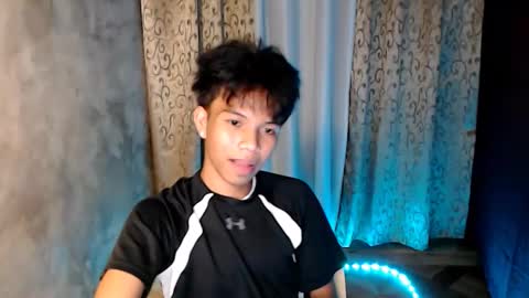 Snapshot of luxirfy_xx chatting on 12/18/25, 05:30 luxirfy online show from 12/18/25, 05:30