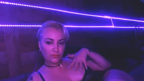 Snapshot of luxloverslive chatting on 10/07/25, 07:05 Lux Lovers Live online show from 10/07/25, 07:05