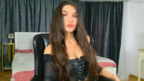 Snapshot of luxqueenstudio chatting on 04/22/26, 08:39 KarolinaAlpha online show from 04/22/26, 08:39