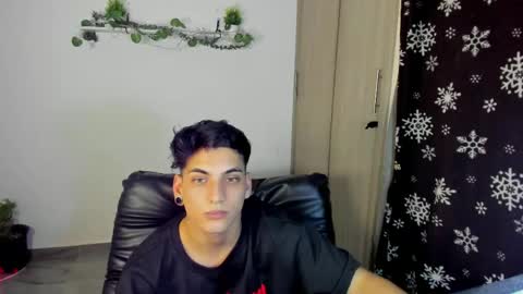 Snapshot of luxrx chatting on 04/24/26, 12:02 luxrx online show from 04/24/26, 12:02