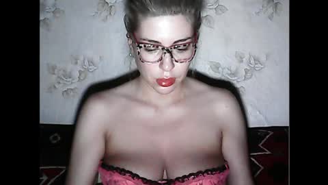 Snapshot of luxsonyastar chatting on 10/13/25, 01:33 LuxSonyaStar online show from 10/13/25, 01:33