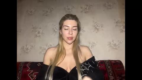 LuxSonyaStar online show from 12/19/25, 02:02