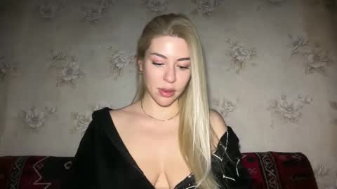 Snapshot of luxsonyastar chatting on 01/17/26, 08:12 LuxSonyaStar online show from 01/17/26, 08:12