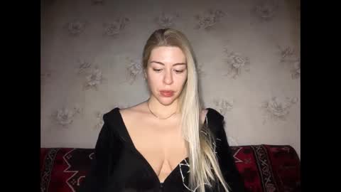 Snapshot of luxsonyastar chatting on 01/19/26, 01:04 LuxSonyaStar online show from 01/19/26, 01:04