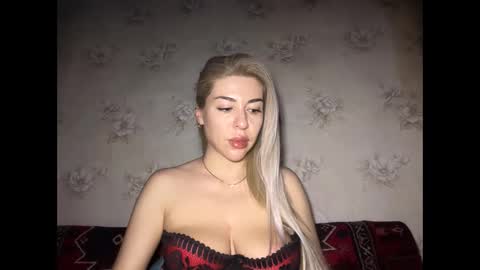 Snapshot of luxsonyastar chatting on 02/14/26, 08:16 LuxSonyaStar online show from 02/14/26, 08:16