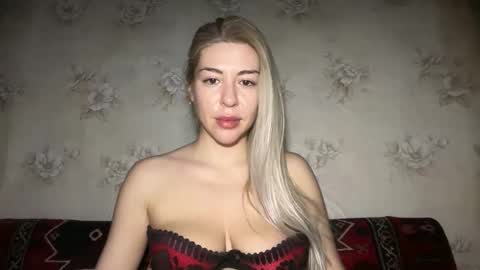 Snapshot of luxsonyastar chatting on 02/18/26, 01:18 LuxSonyaStar online show from 02/18/26, 01:18