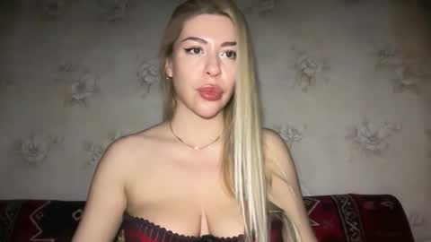 Snapshot of luxsonyastar chatting on 03/10/26, 08:47 LuxSonyaStar online show from 03/10/26, 08:47