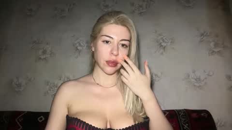 Snapshot of luxsonyastar chatting on 04/21/26, 07:39 LuxSonyaStar online show from 04/21/26, 07:39