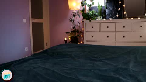 LuxureArt online show from 02/17/25, 10:47