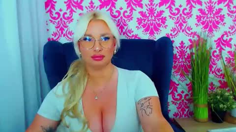 Luxuriaa online show from 12/30/24, 06:05