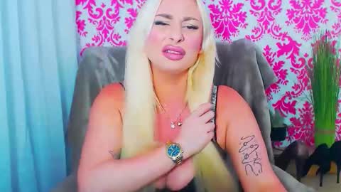 Luxuriaa online show from 11/25/25, 08:31