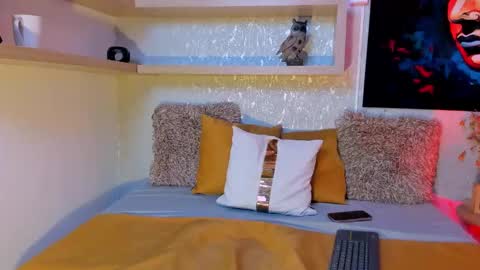    online show from 10/11/25, 03:06