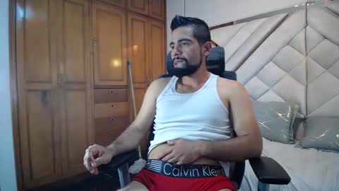 Snapshot of luxurycoupl chatting on 01/24/25, 03:45 Lesly And Arnold online show from 01/24/25, 03:45