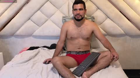 Snapshot of luxurycoupl chatting on 02/04/25, 09:38 Lesly And Arnold online show from 02/04/25, 09:38