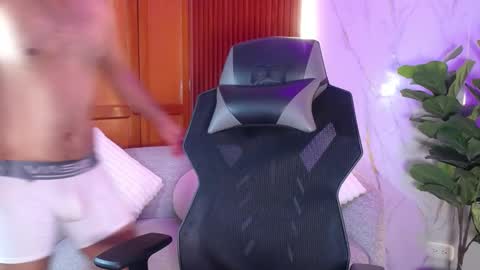 Snapshot of luxurycoupl chatting on 10/08/25, 02:31 Lesly And Arnold online show from 10/08/25, 02:31