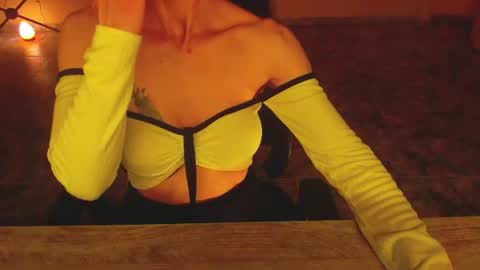 Snapshot of luxurydivine chatting on 07/11/26, 03:53 Liss online show from 07/11/26, 03:53