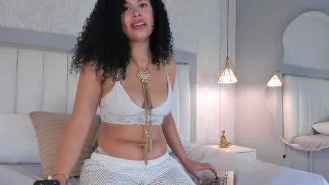 Snapshot of luxylux_ chatting on 04/23/26, 12:56 Luxy Lux online show from 04/23/26, 12:56
