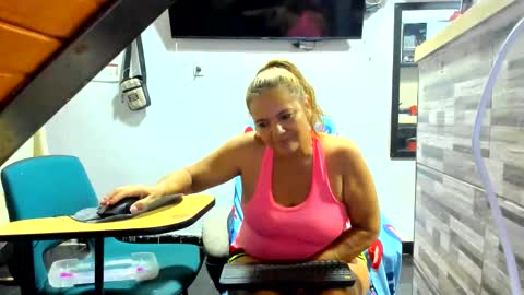 Snapshot of luzamandacastellanos chatting on 06/06/26, 04:17 ruby50 online show from 06/06/26, 04:17