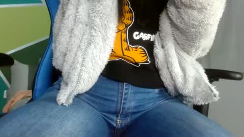 Snapshot of luzzy_cam chatting on 03/09/25, 12:00 luzzy I hope your visit and that we manage to get very hot online show from 03/09/25, 12:00