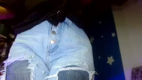 Snapshot of luzzy_cam chatting on 12/13/25, 09:53 luzzy I hope your visit and that we manage to get very hot online show from 12/13/25, 09:53