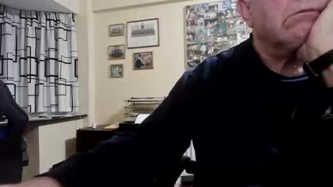 Snapshot of lwg1951 chatting on 04/05/26, 10:51 lwg1951 online show from 04/05/26, 10:51