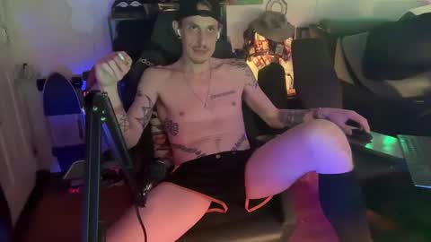 Snapshot of lwooda chatting on 10/24/25, 09:38 lwooda online show from 10/24/25, 09:38