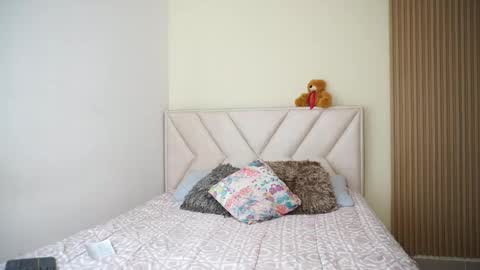 lya_aron_couple online show from 09/23/25, 04:10