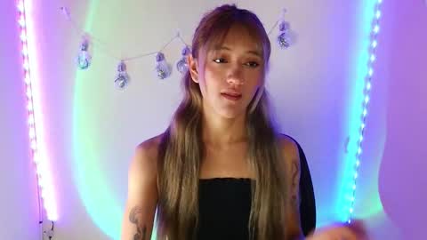 Snapshot of lya_ch chatting on 11/17/25, 09:20 Call me Lia online show from 11/17/25, 09:20