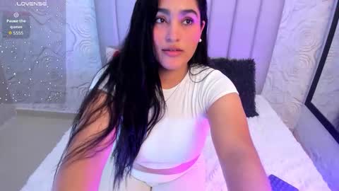 Snapshot of lya_dubois_ chatting on 02/13/26, 09:33 LYA DUBOIS online show from 02/13/26, 09:33