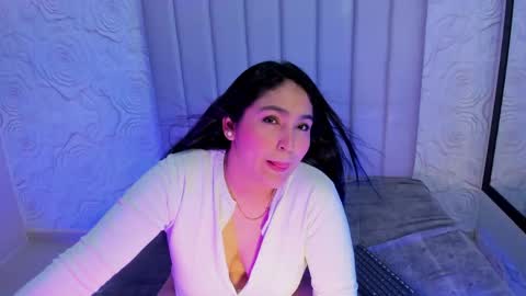 Snapshot of lya_dubois_ chatting on 04/19/26, 01:21 LYA DUBOIS online show from 04/19/26, 01:21