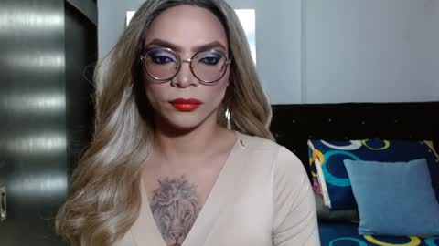 Lya Mcconell online show from 02/05/25, 12:31