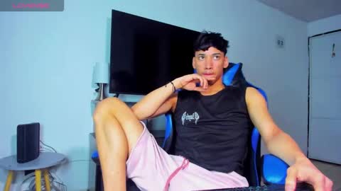 Snapshot of lyam_russo chatting on 04/14/26, 06:19 Lyam online show from 04/14/26, 06:19