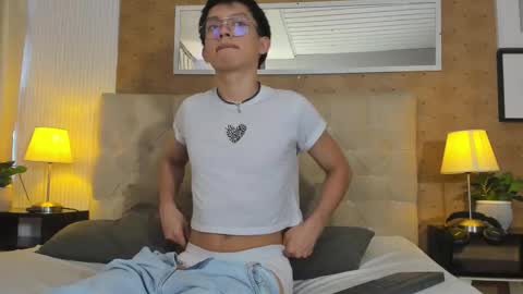 Lyan online show from 10/21/25, 07:47