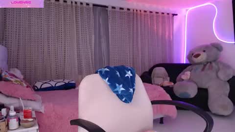 Snapshot of lyann_ chatting on 10/22/25, 02:45 Lyann  online show from 10/22/25, 02:45