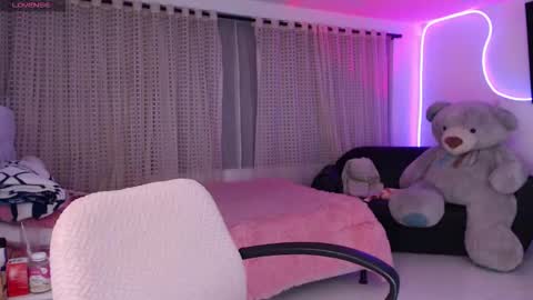 Snapshot of lyann_ chatting on 10/24/25, 02:30 Lyann  online show from 10/24/25, 02:30