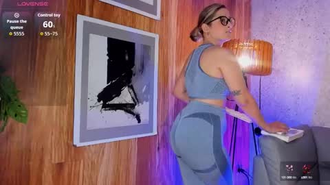 Lyana online show from 09/28/25, 11:26